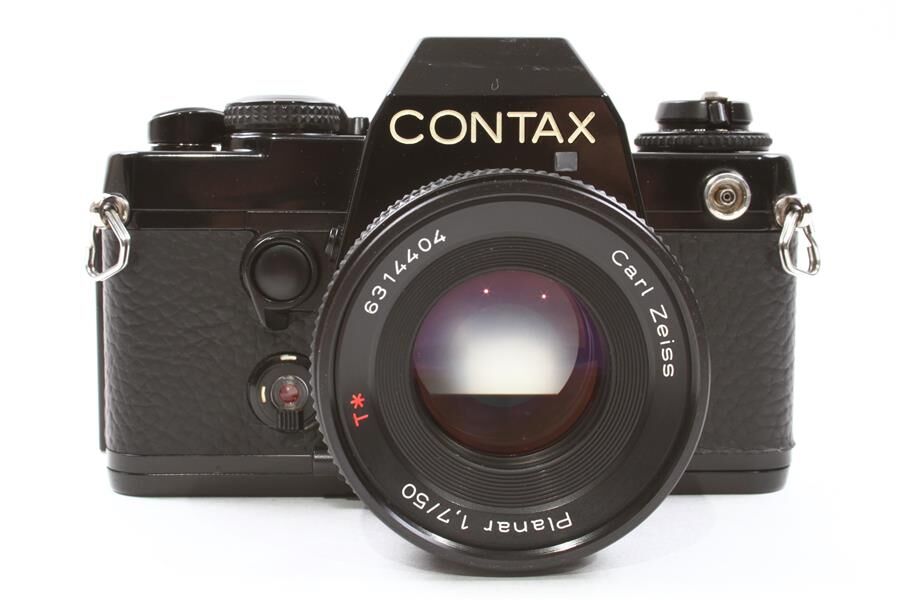 Contax 139 Quartz 35mm Camera Outfit w/ Zeiss 50mm f/1.7