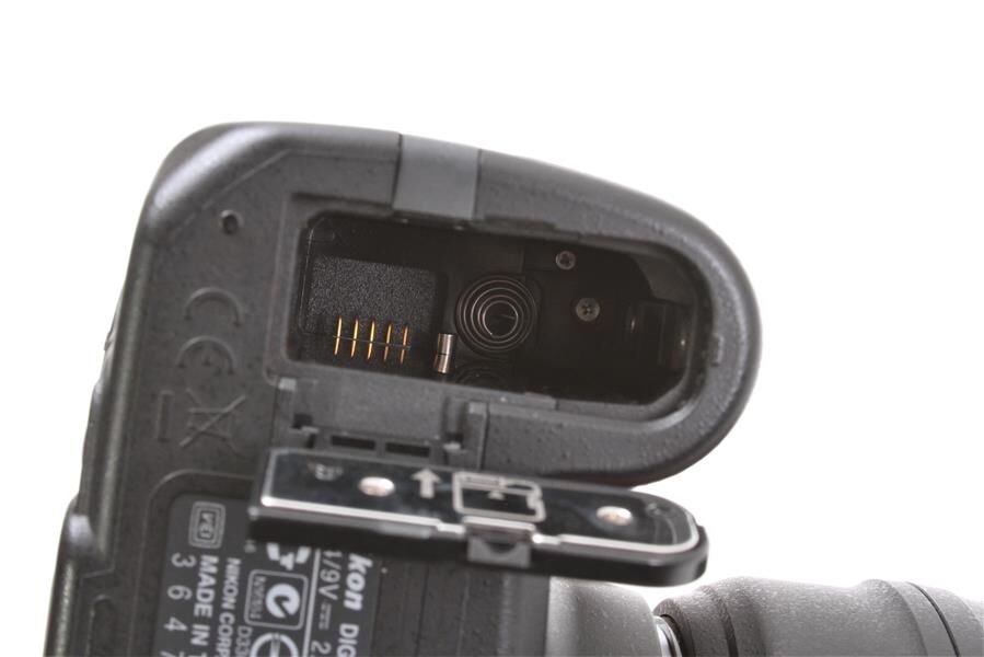 NR MINT!] Nikon D3100 DSLR Camera Outfit w/ AF-S 18-55mm VR