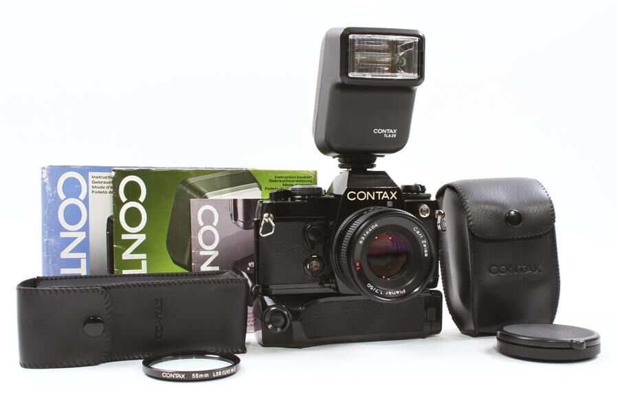 Contax 139 Quartz 35mm Camera Outfit w/ Zeiss 50mm f/1.7 Lens