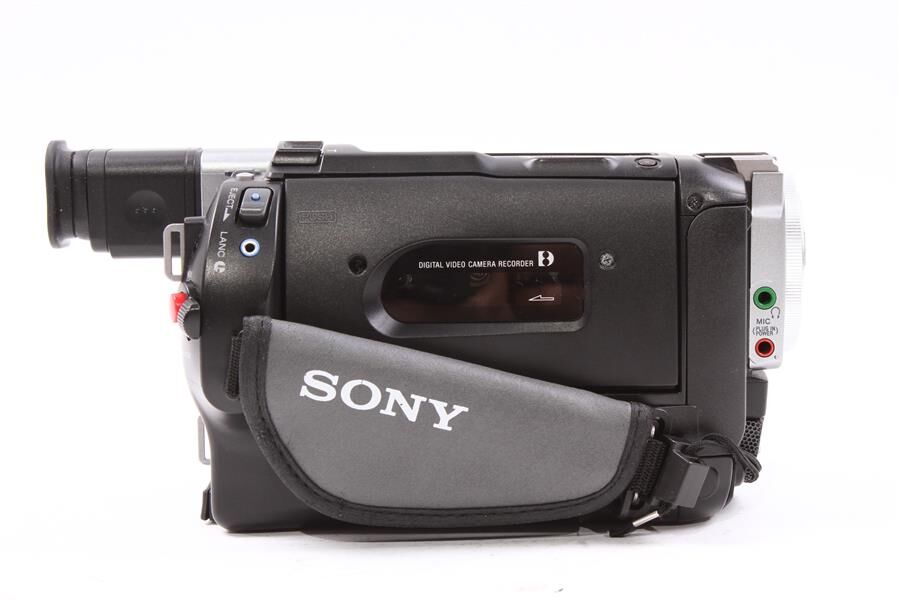 Used Sony Digital 8 Handycam DCR-TRV110 Video Camcorder - Green Used Sony Digital 8 Handycam DCR-TRV110 Video Camcorder - Green
