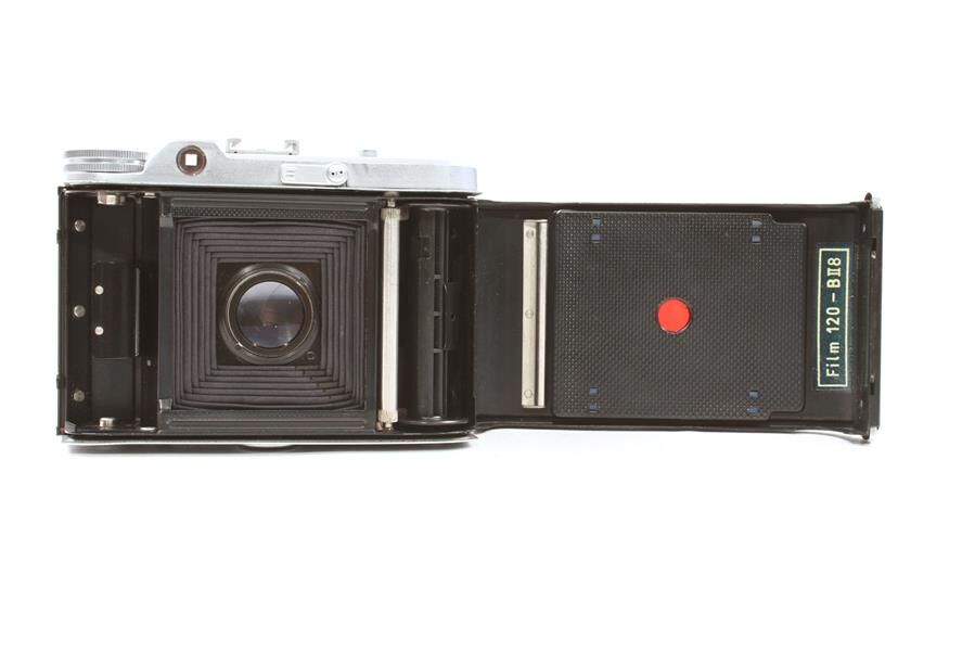VOIGTLANDER PERKEO ll w/ Color Skopar 80mm f/3.5 Lens, Case