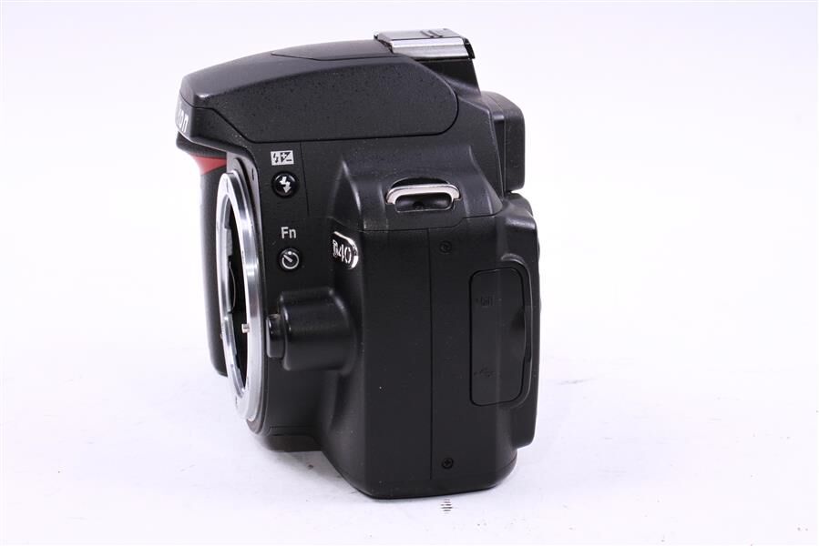 Used Nikon D40 Digital SLR Camera w/ 18-55mm Lens - Green Mountain